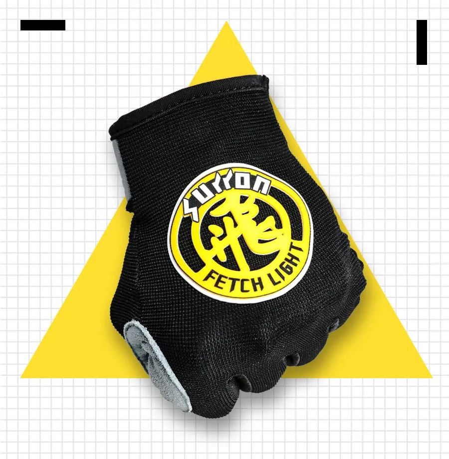 riding-gloves-579070.jpg